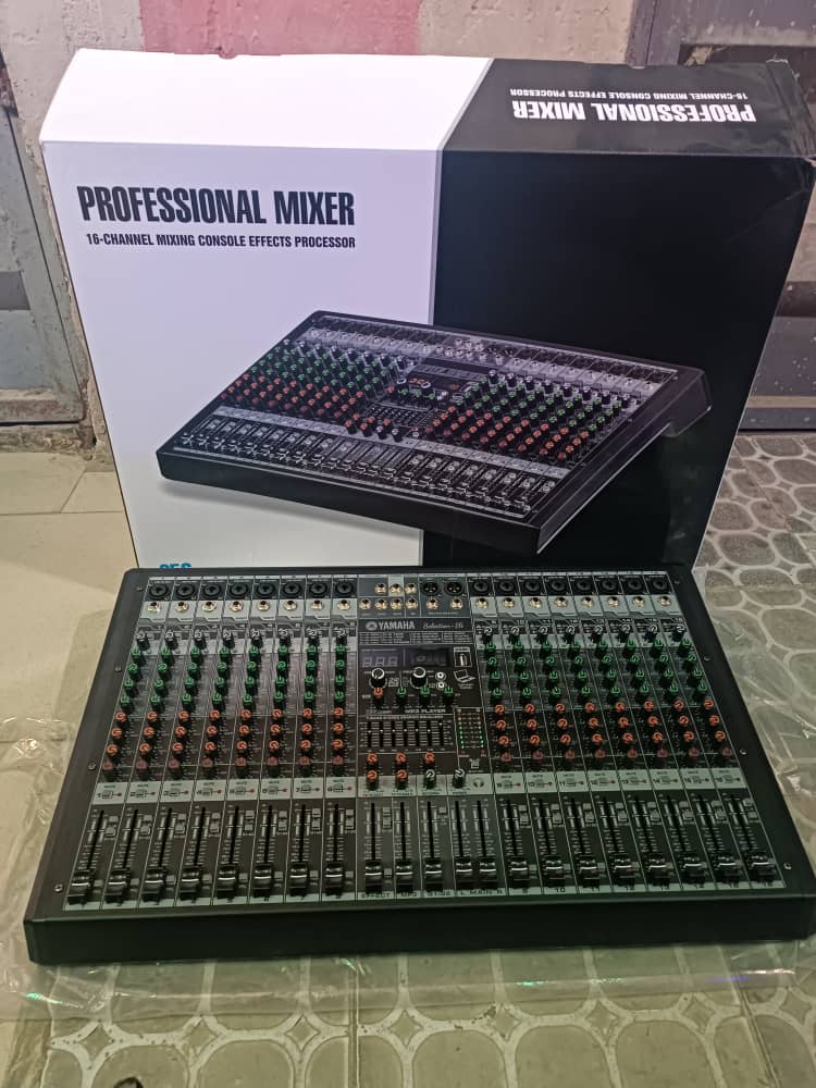 Yamaha 16ch console mixer