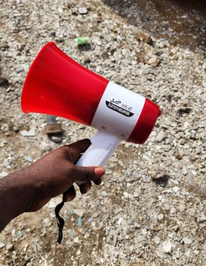 Portable megaphone