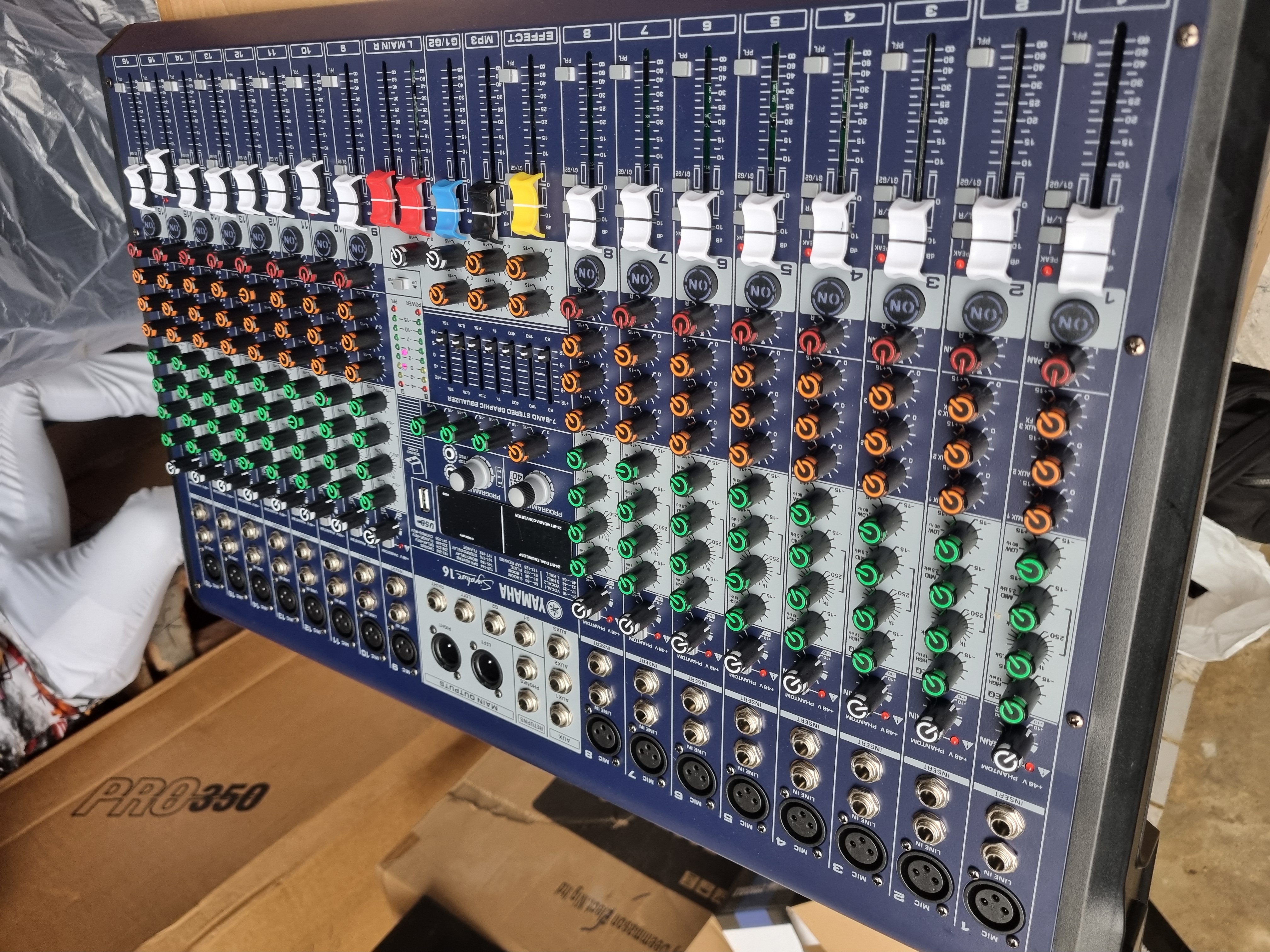 Yamaha 16ch console mixer