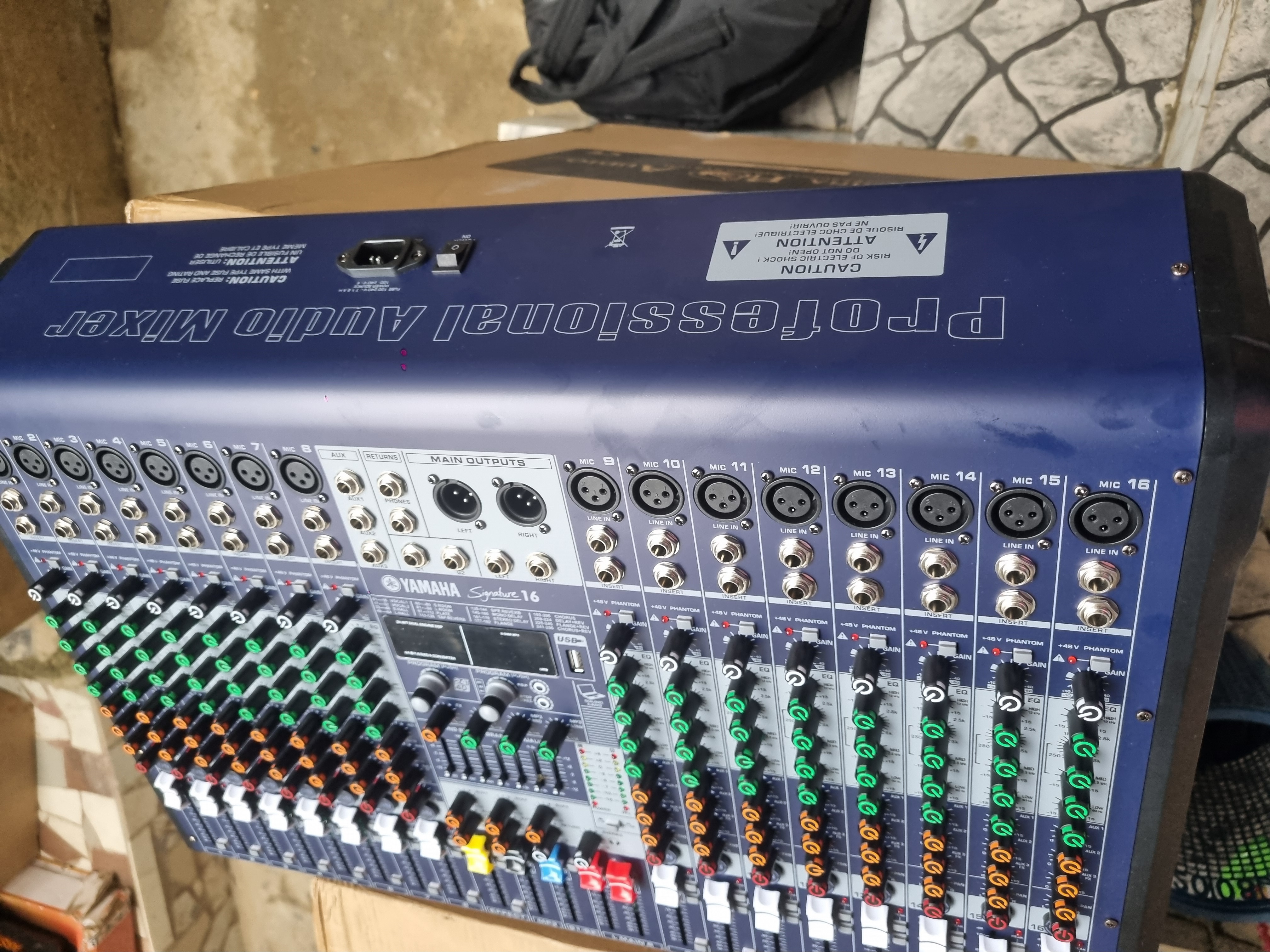 Yamaha 16ch console mixer
