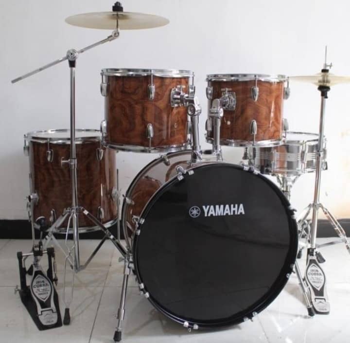 Yamaha 5-piece drum set