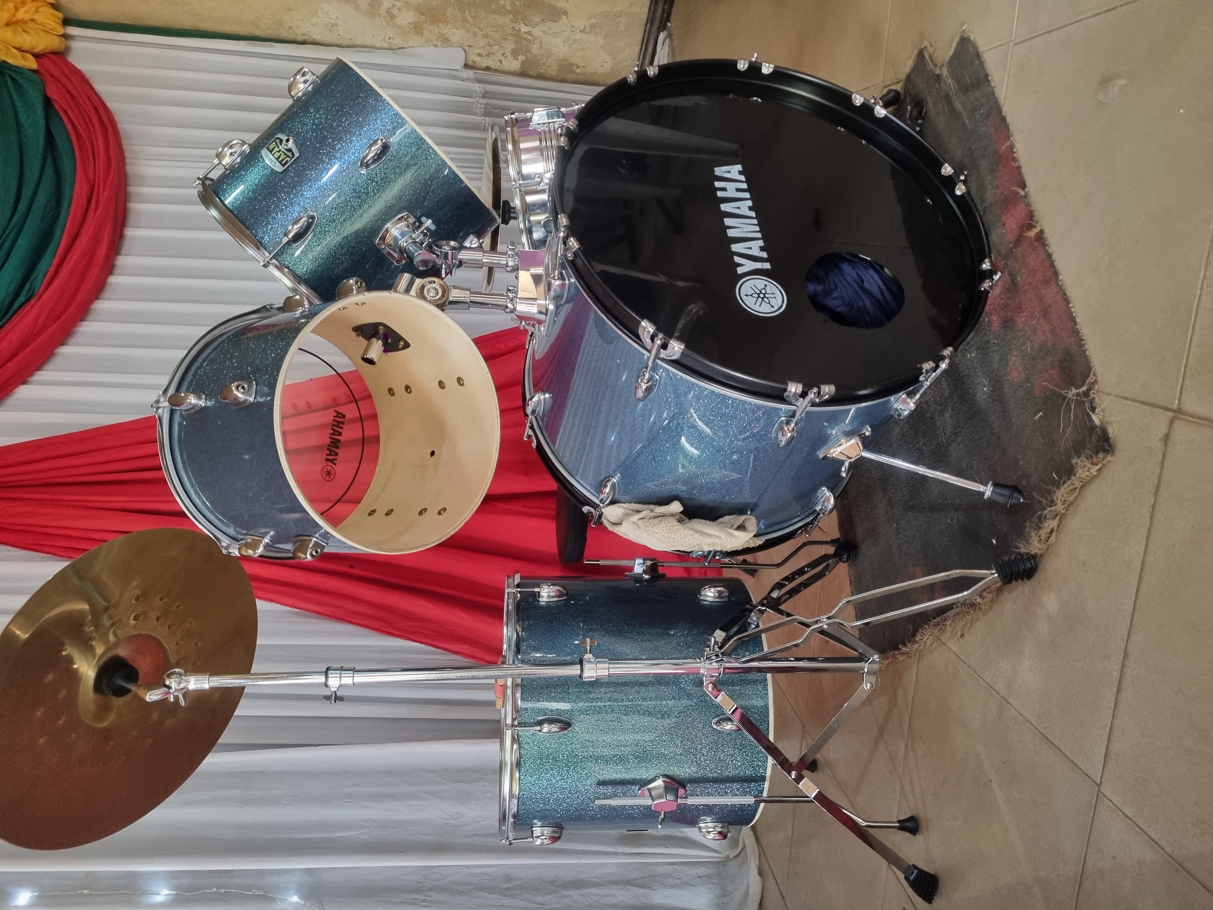 Yamaha 5-piece drum set