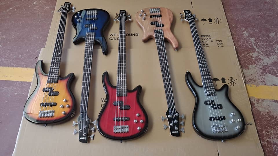 Yamaha 5 strings bass guitar